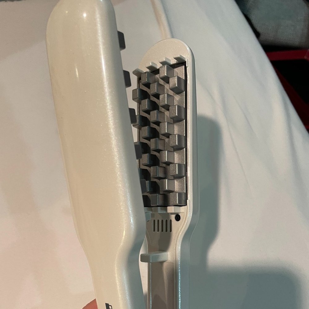 Voloom Classic 1-1/2 Inch Professional Volumizing Hair Iron